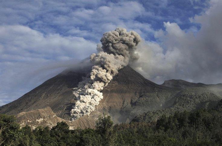 Semeru Erupsi 29 Kali dalam 6 Jam, Warga Diimbau Menjauh dari Zona Bahaya