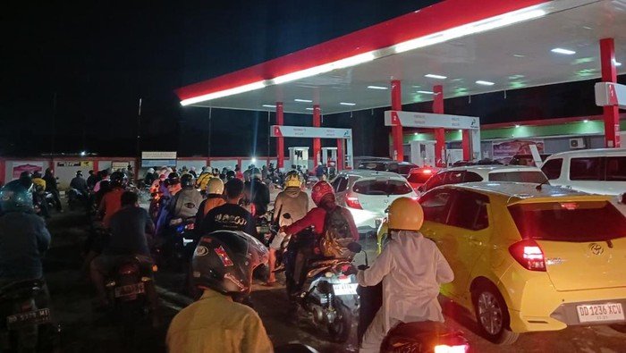 Antrean BBM Mengular di Makassar, Pemerintah dan Pertamina Turun Tangan Perkuat Pasokan