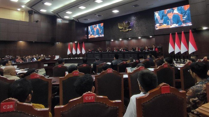 Malam Ini, MK Bacakan Putusan Gugatan Syarat Pendidikan Gibran